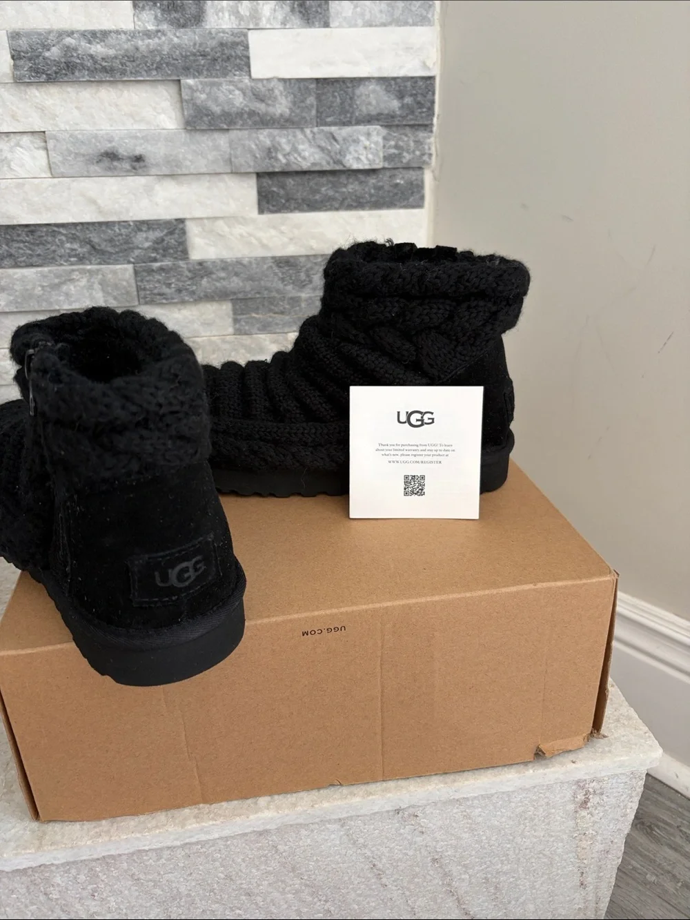UGG Women's Classic Mini Chunky Knit boots new size 7
